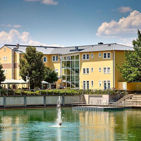 Hotel Am See Нойтраублинг Экстерьер фото