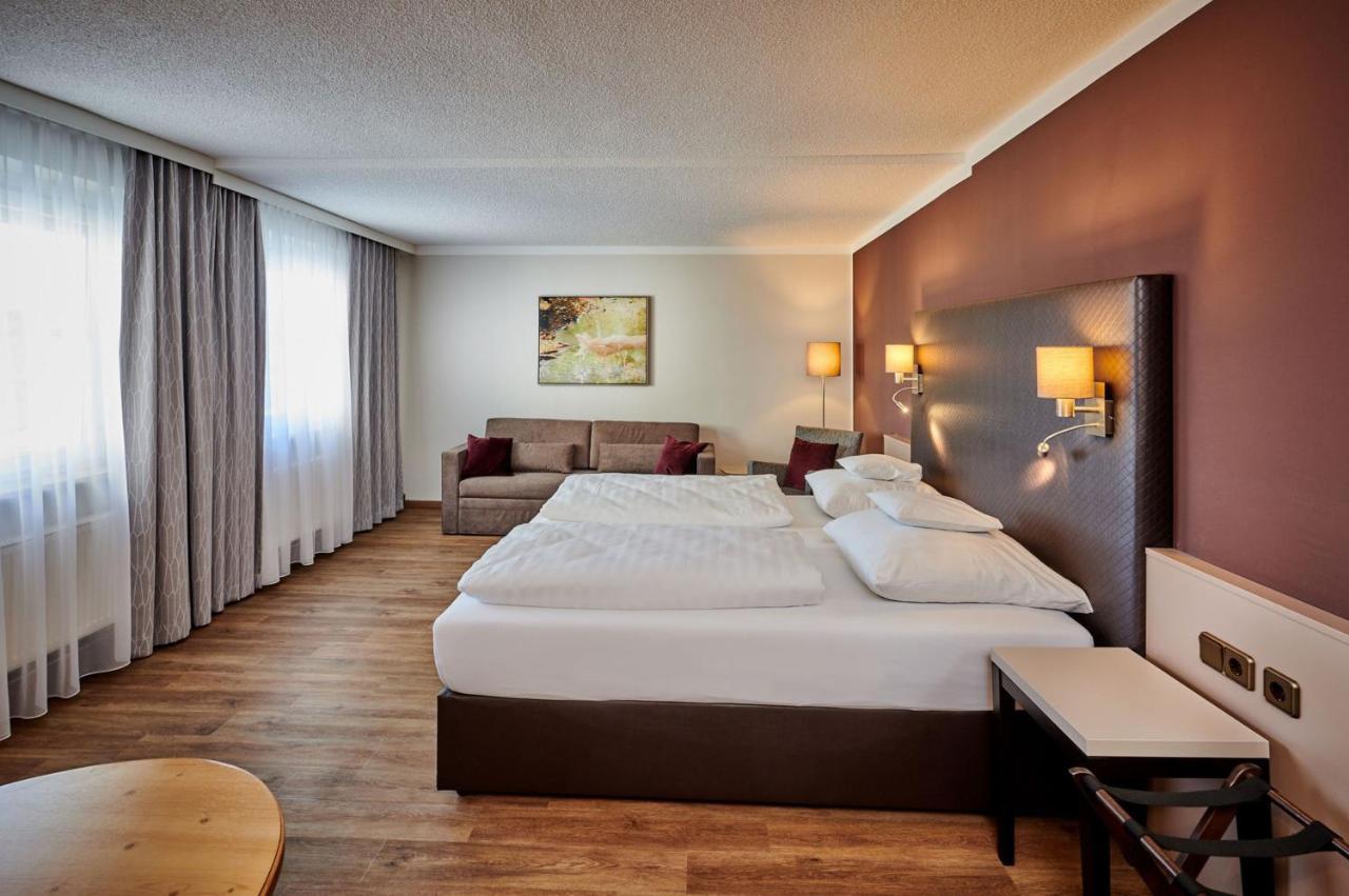 Hotel Am See Нойтраублинг Экстерьер фото