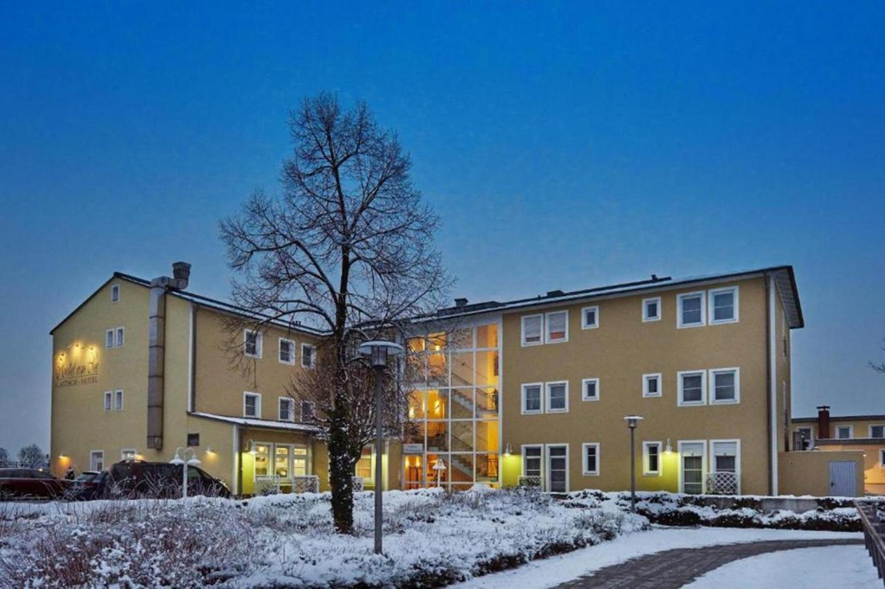Hotel Am See Нойтраублинг Экстерьер фото
