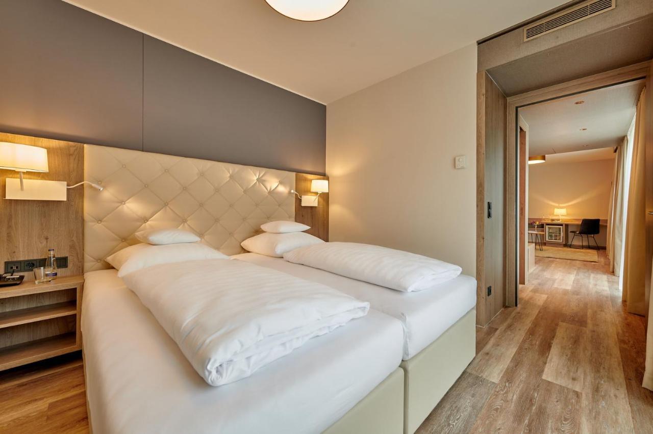 Hotel Am See Нойтраублинг Номер фото