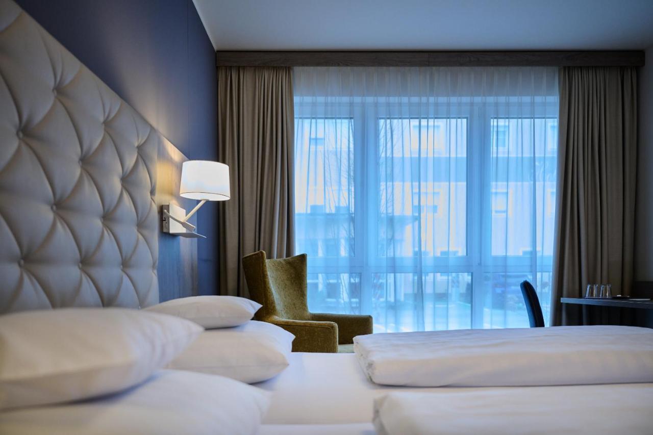 Hotel Am See Нойтраублинг Экстерьер фото