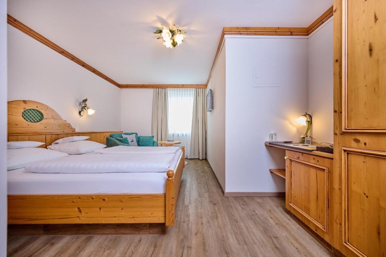Hotel Am See Нойтраублинг Экстерьер фото