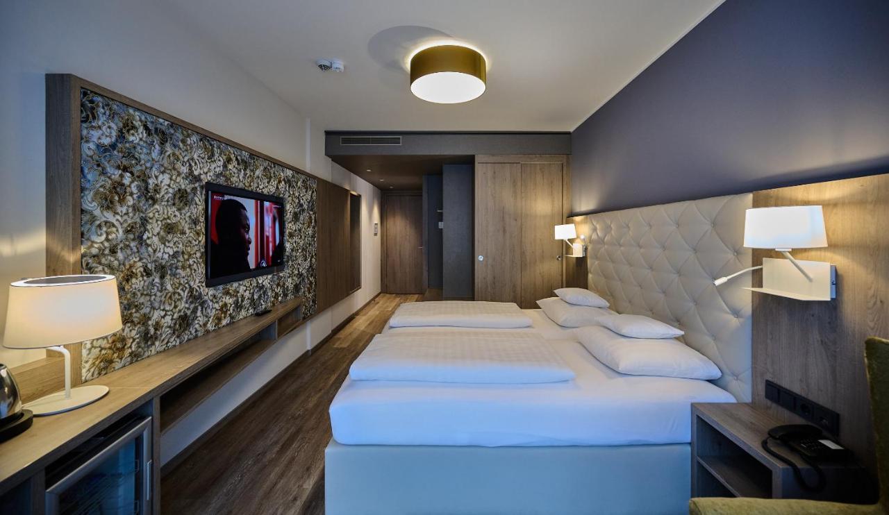 Hotel Am See Нойтраублинг Экстерьер фото