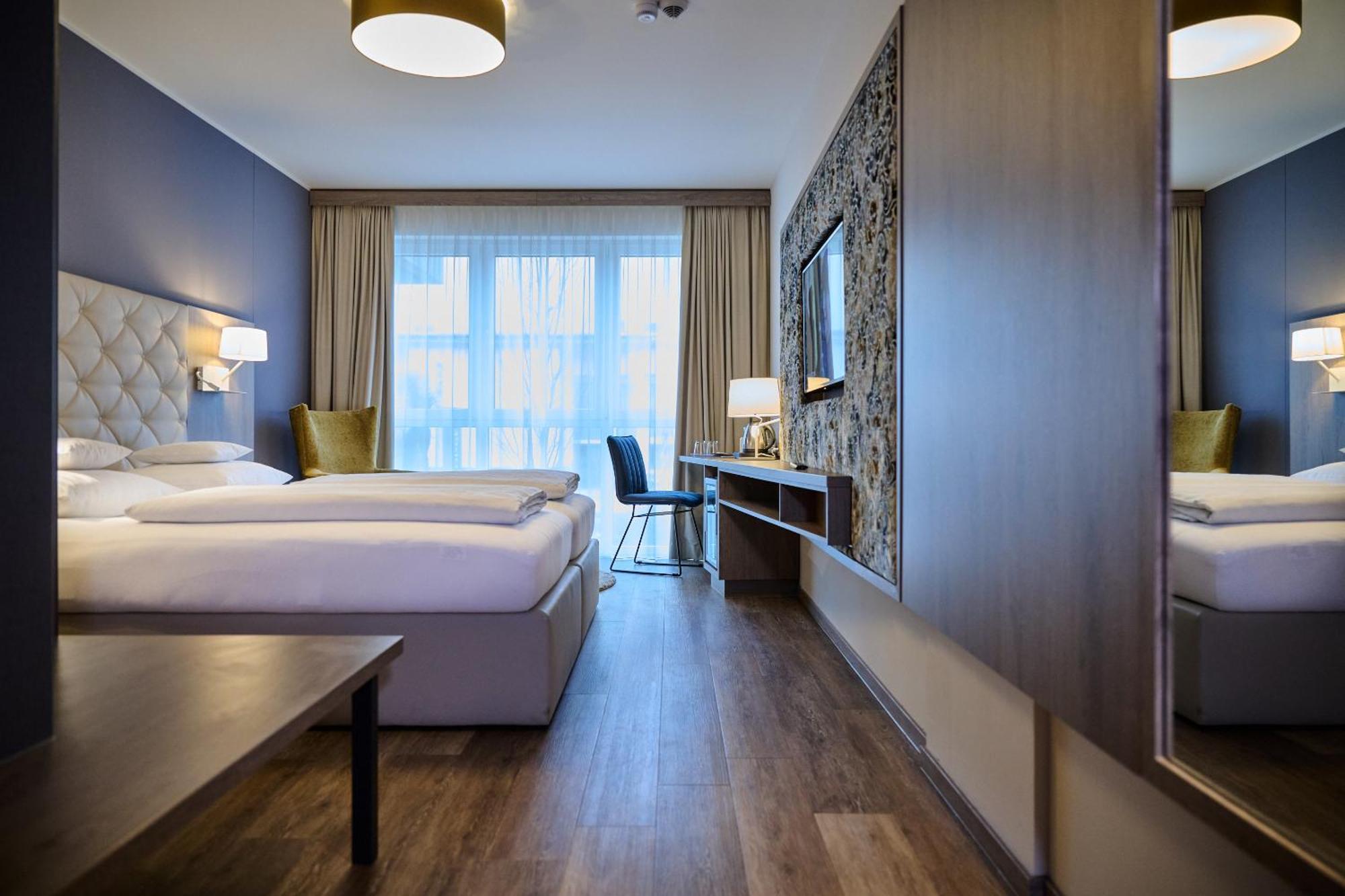 Hotel Am See Нойтраублинг Номер фото
