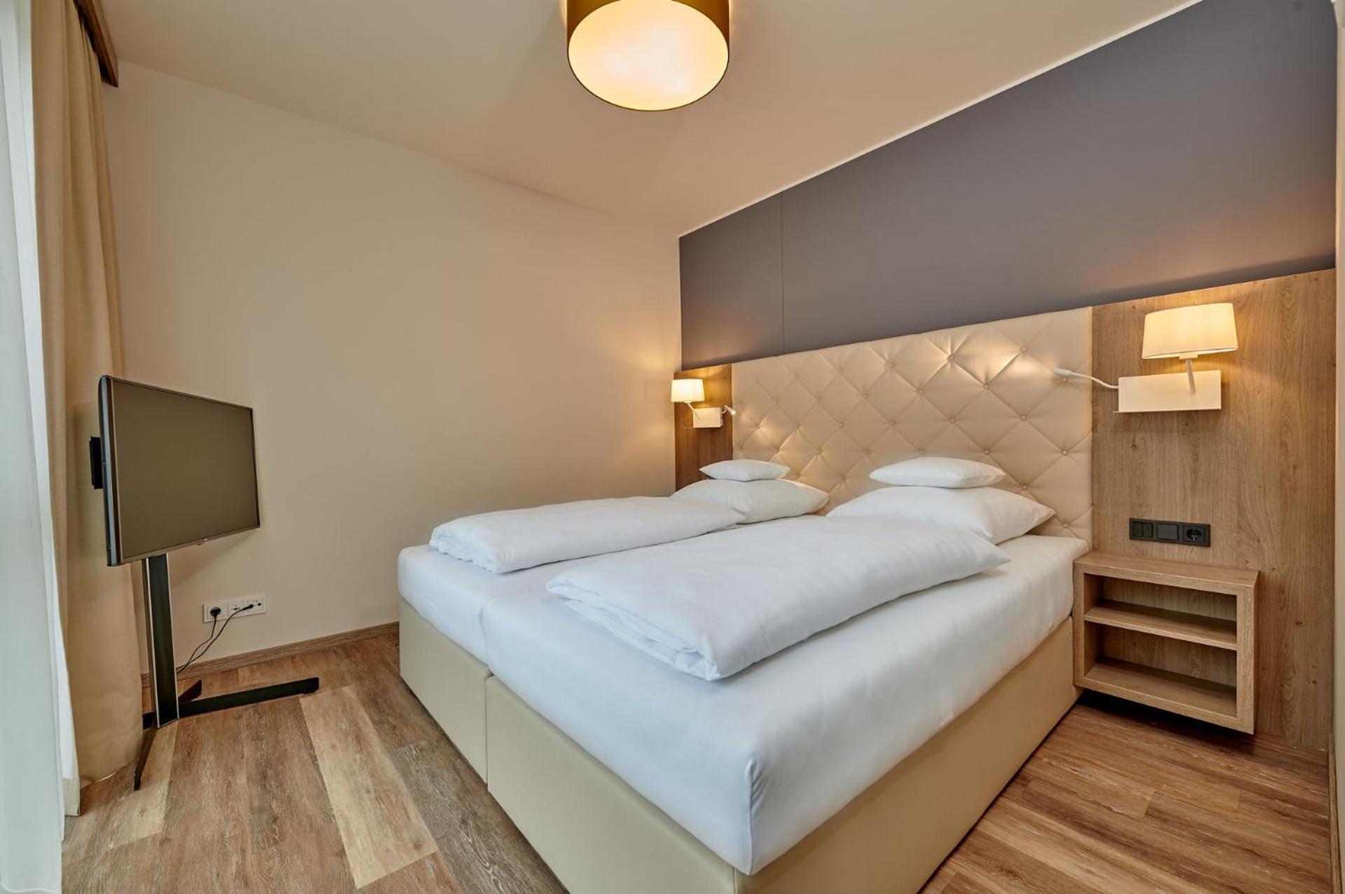 Hotel Am See Нойтраублинг Номер фото