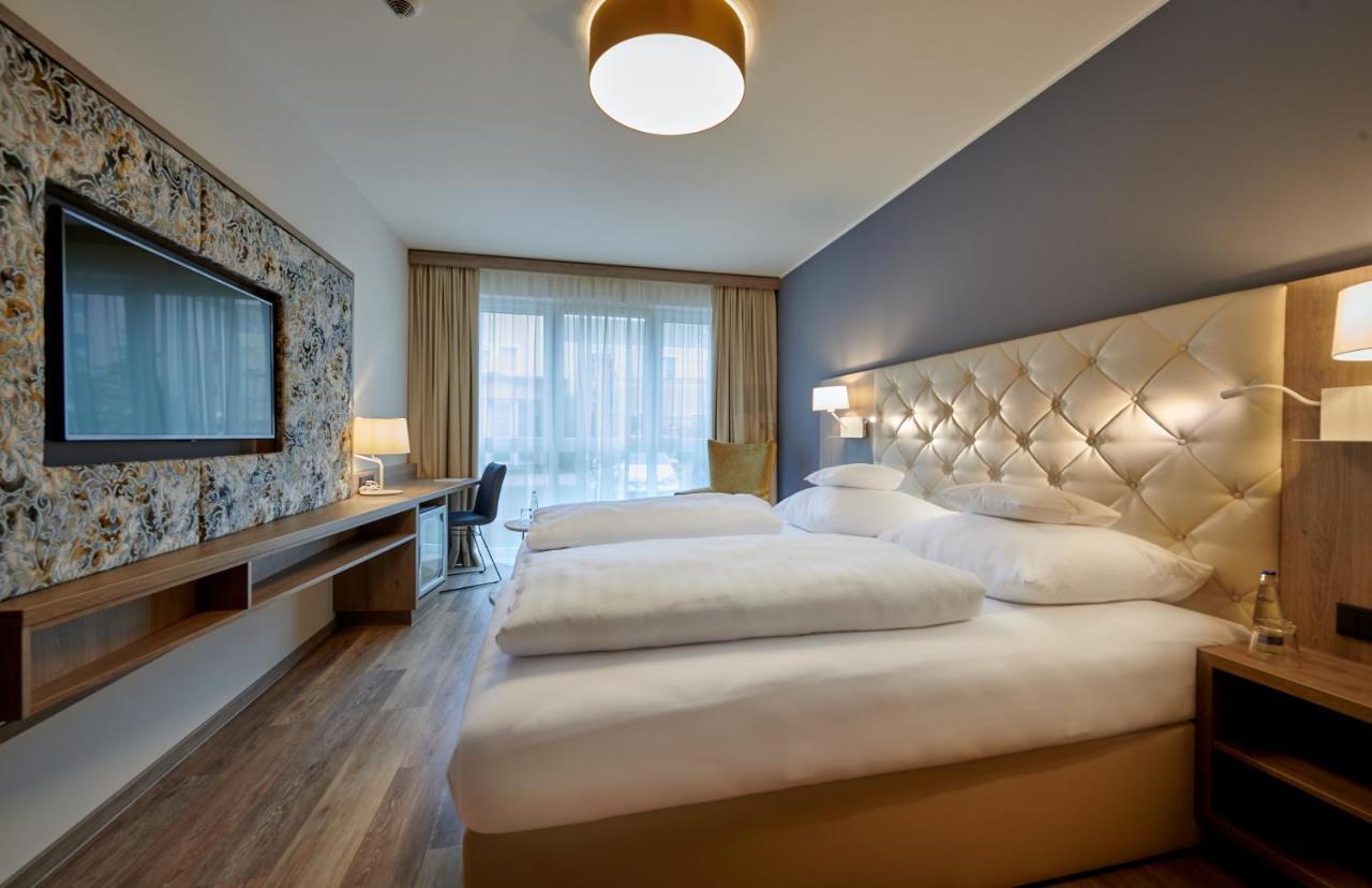 Hotel Am See Нойтраублинг Экстерьер фото