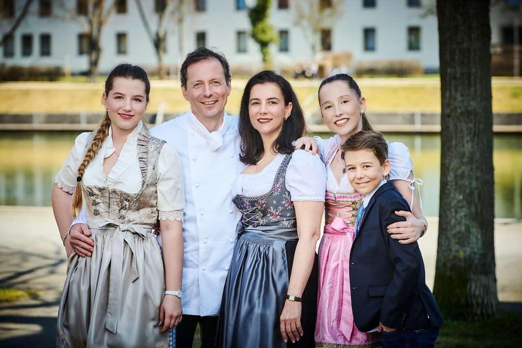 Hotel Am See Нойтраублинг Экстерьер фото